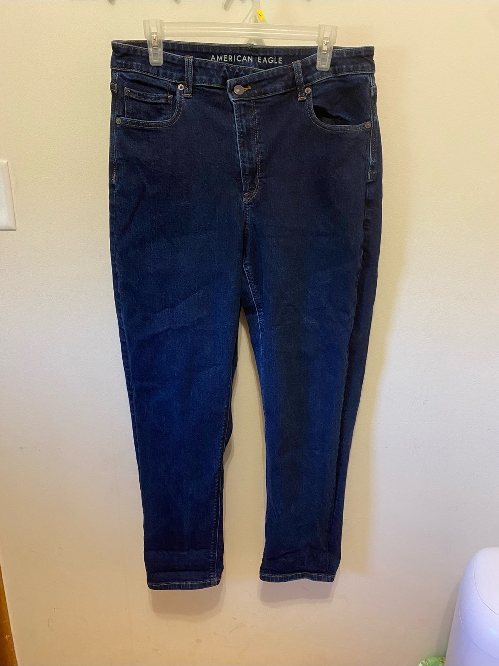 American Eagle Outfitters women’s 12 dark wash Mom Jean crossover waist